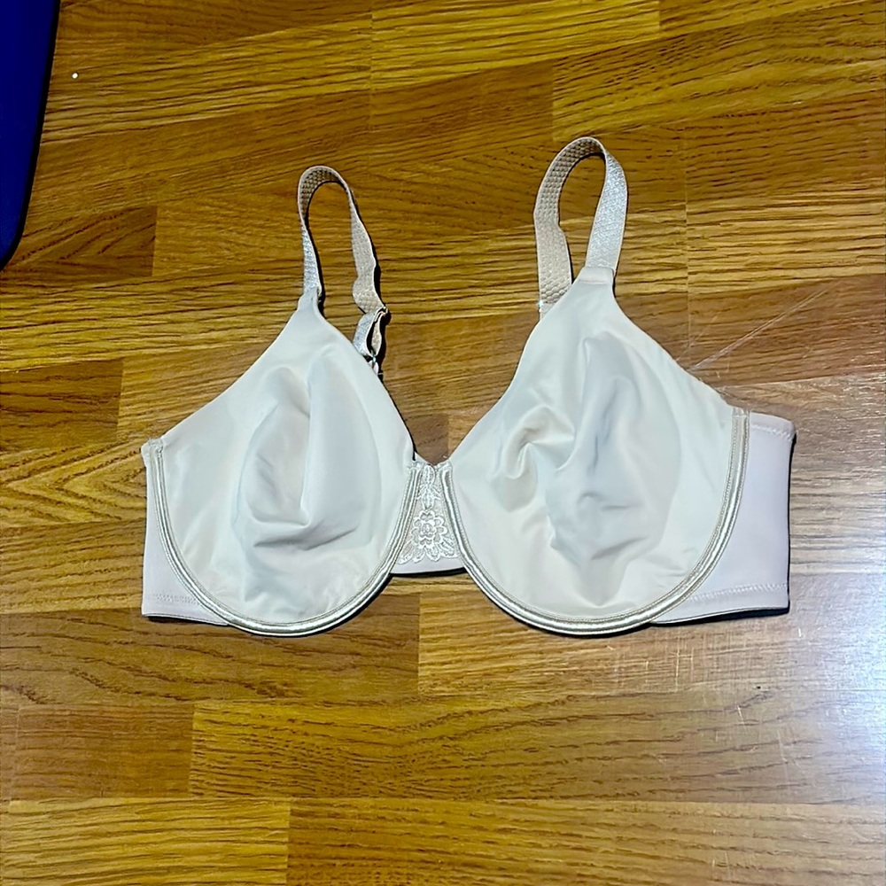 Vanity Fair Sz 44DD Bra-never worn